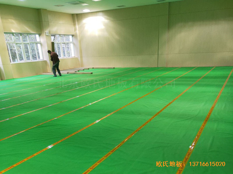 上海丰庄西路绿地小学舞台运动木地板安装案例1