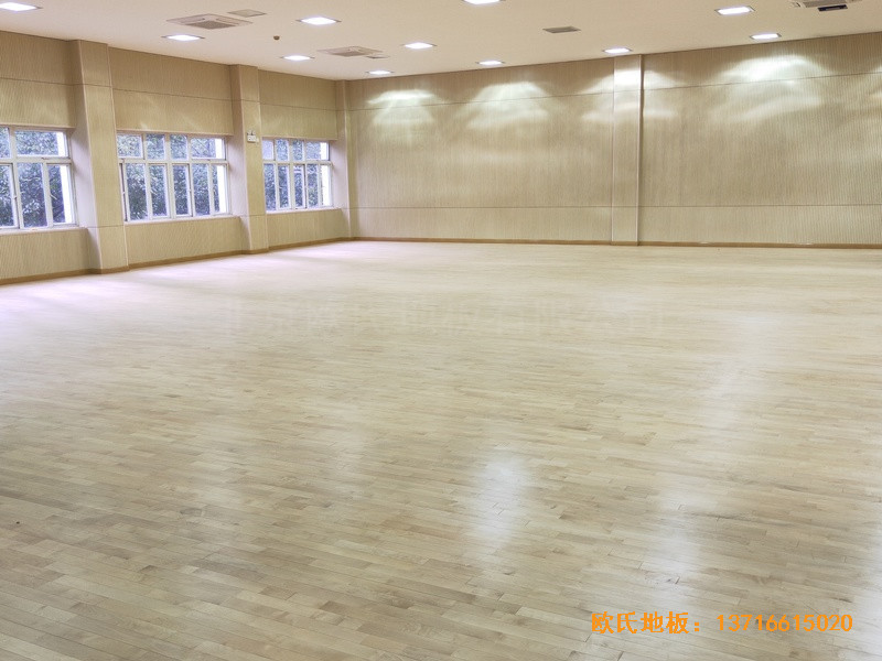 上海丰庄西路绿地小学舞台运动木地板安装案例3