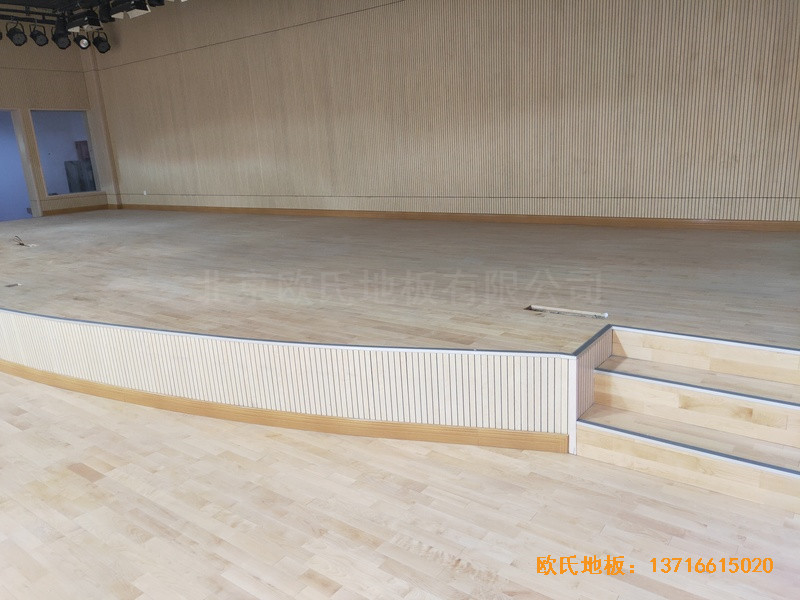 上海丰庄西路绿地小学舞台运动木地板安装案例4