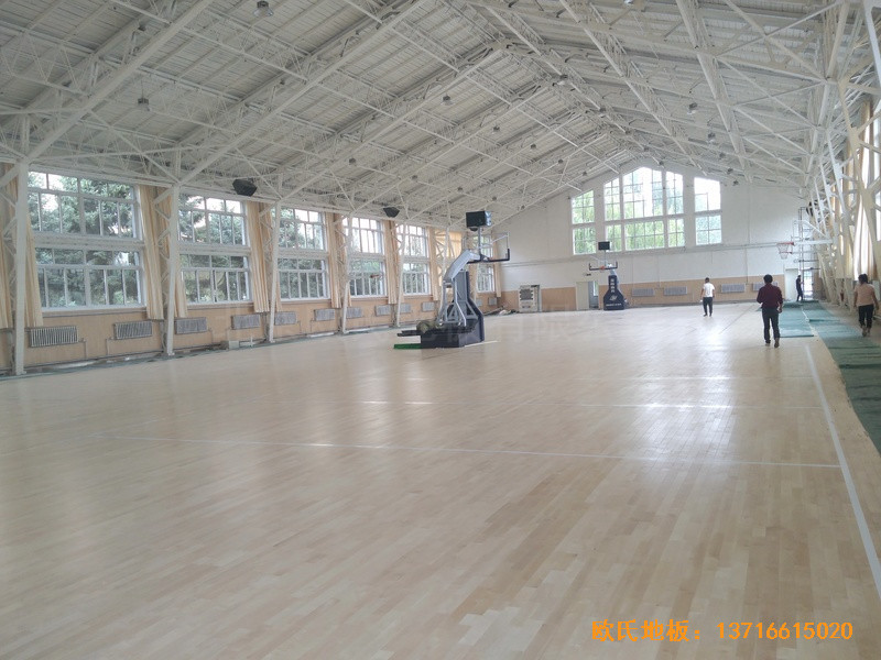 内蒙古呼和浩特赛罕区师范大学体育学院训练馆运动木地板安装案例4