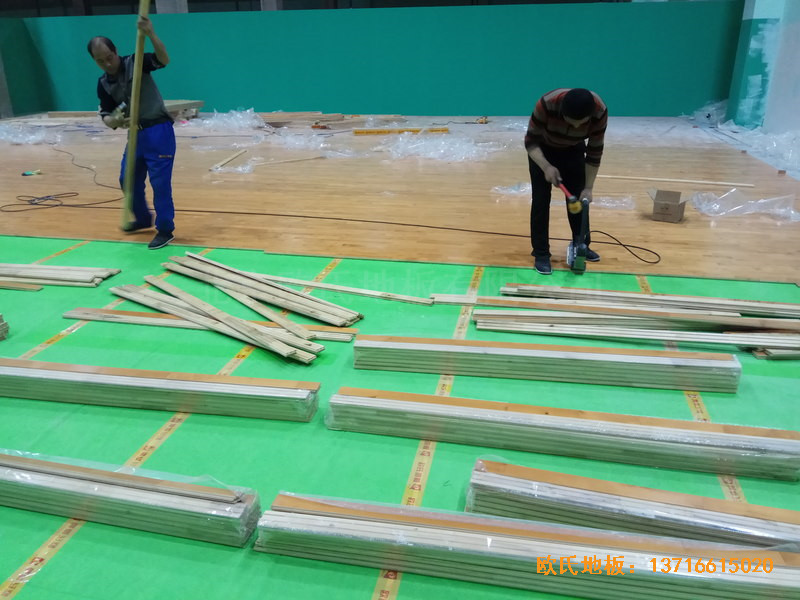 重庆市九龙坡区友动力羽毛球俱乐部运动木地板施工案例3