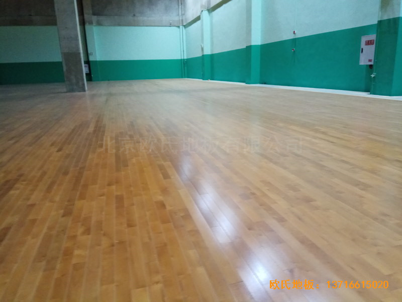 重庆市九龙坡区友动力羽毛球俱乐部运动木地板施工案例4