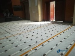 学校俄勒冈松舞台木地板施工单位